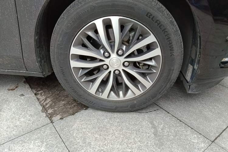 Used Buick GL8 2020 ES Land Cruiser 653T Comfort Edition Right Front Wheel Hub
