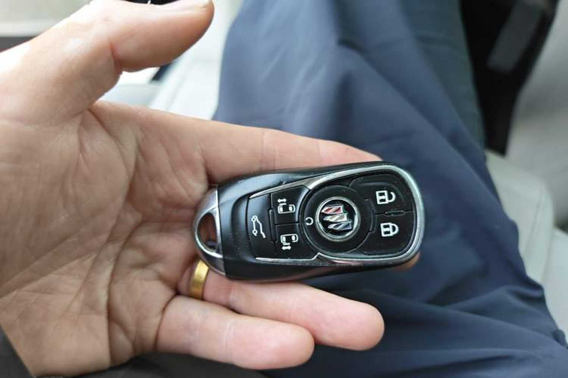Used Buick GL8 2020 Avenir Avia Six-Seat Deluxe Edition Vehicle Key