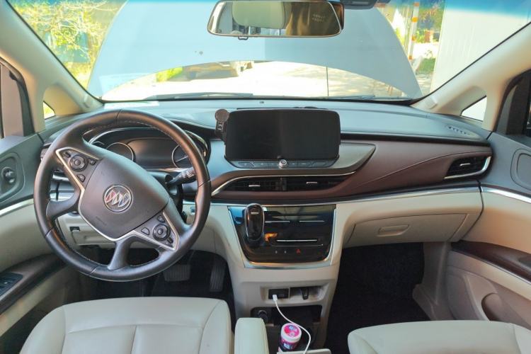 Used Buick GL8 2020 Land Business Class 652T Luxury Model Center Console