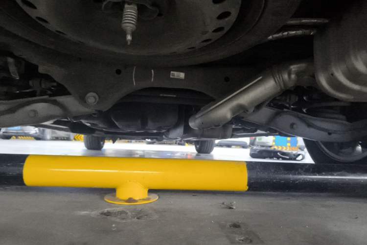 Used Buick GL8 2020 ES Land Cruiser 653T Flagship Model Chassis Rear