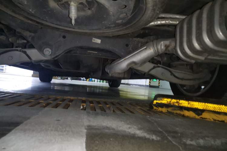 Used Buick GL8 2020 ES Land Cruiser 653T Luxury Model Chassis Rear
