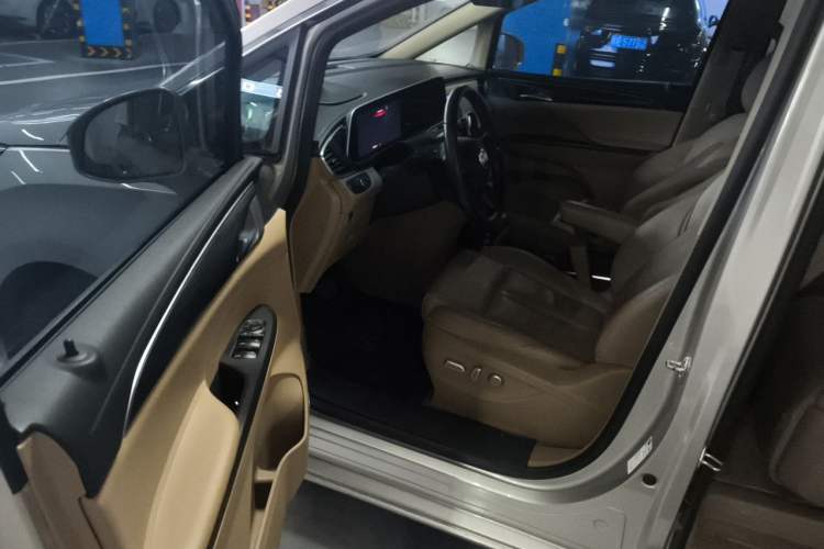 Used Buick GL8 2020 ES Land Cruiser 653T Flagship Model Driver Seat