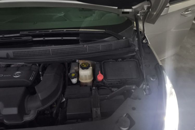 Used Buick GL8 2020 ES Land Cruiser 653T Flagship Model Engine Bay Left
