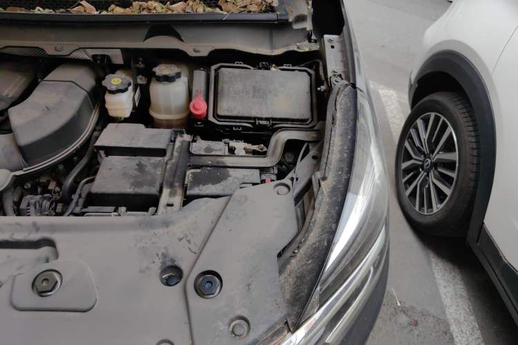 Used Buick GL8 2020 Land Business Class 652T Luxury Model Engine Bay Left