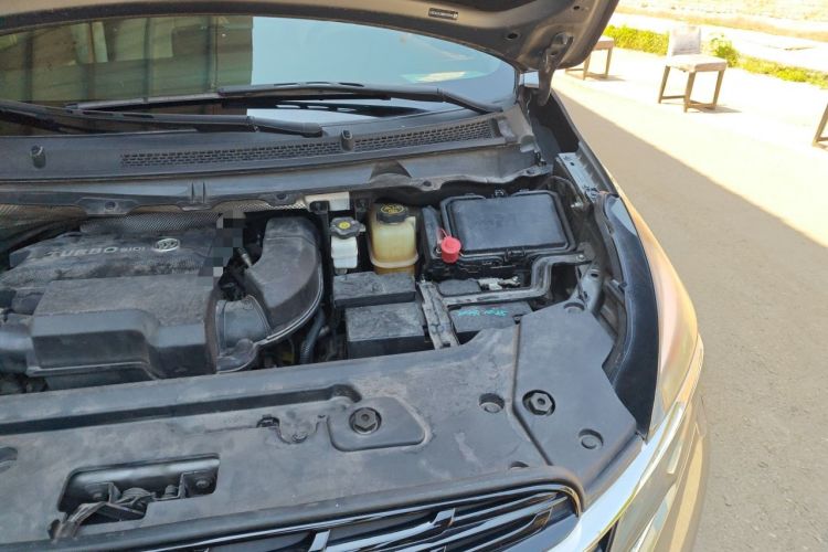 Used Buick GL8 2020 Land Business Class 652T Luxury Model Engine Bay Left