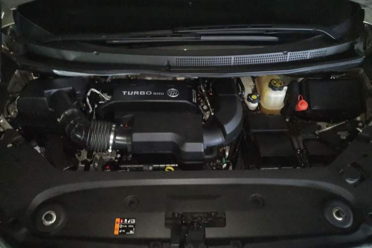 Used Buick GL8 2020 ES Land Cruiser 653T Luxury Model Engine Bay