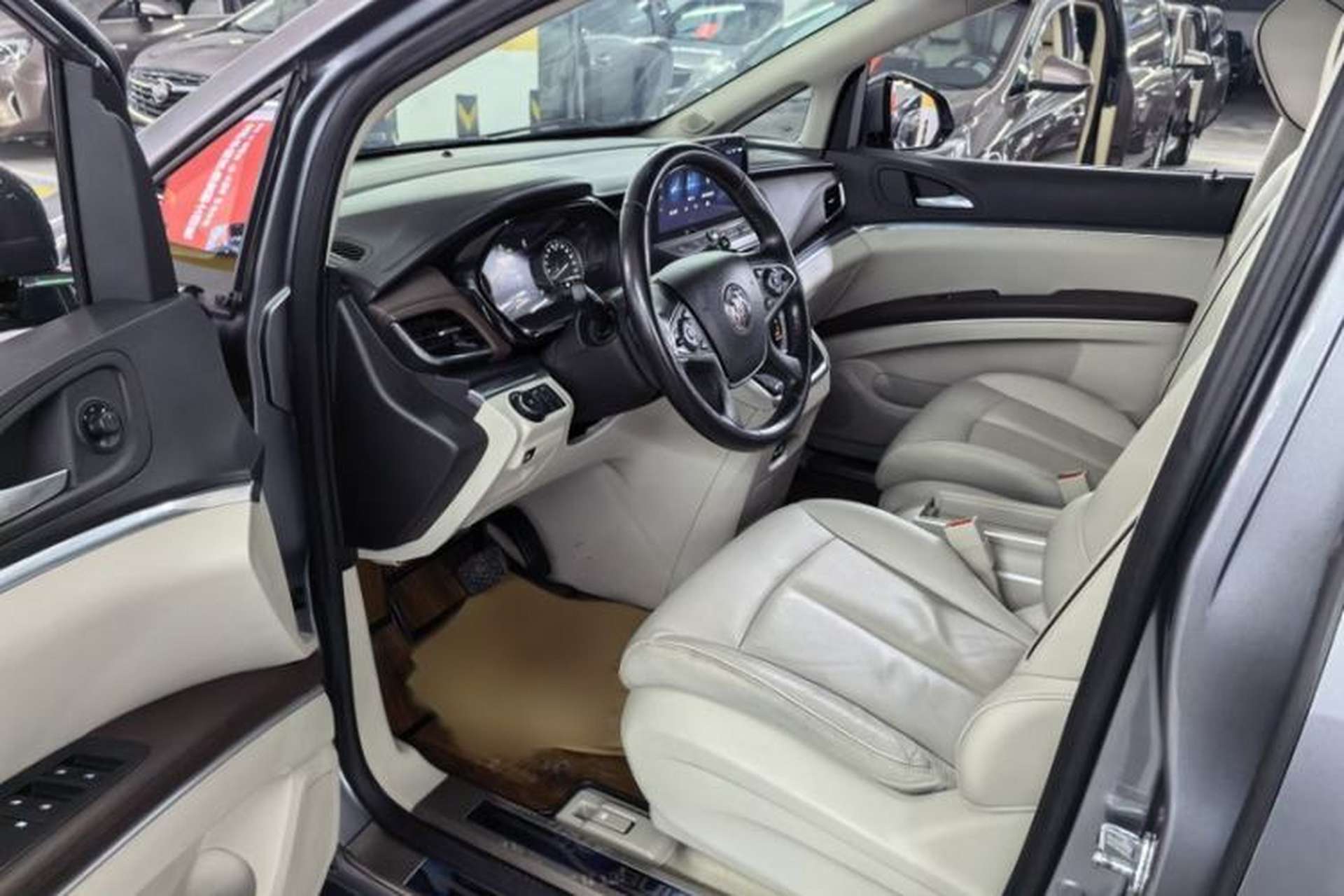Used Buick GL8 2020 Land Business Class 652T Luxury Model Interior 2