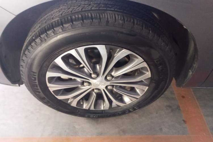 Used Buick GL8 2020 Land Cruiser Executive Class 652T Comfort Model Left Front Wheel Hub