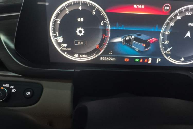 Used Buick GL8 2020 ES Land Cruiser 653T Flagship Model Odometer Close Up