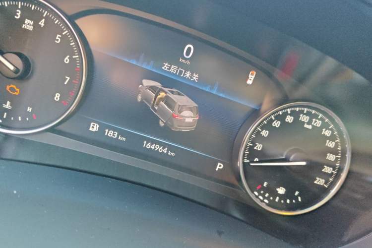 Used Buick GL8 2020 Land Business Class 652T Luxury Model Odometer Close Up