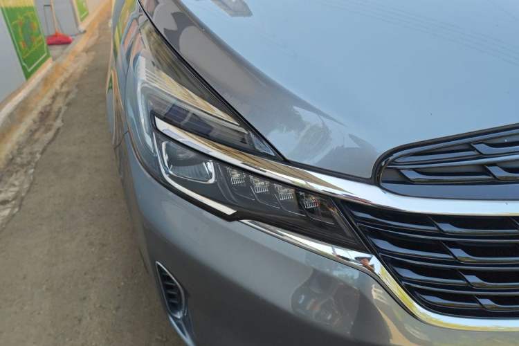 Used Buick GL8 2020 Land Business Class 652T Luxury Model Right Front Headlight