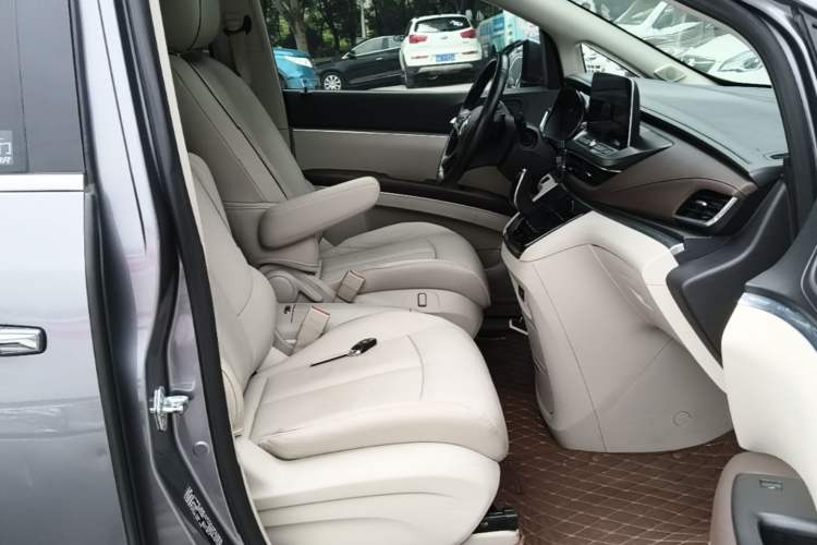 Used Buick GL8 2020 Land Business Class 652T Luxury Model Right Front Seat