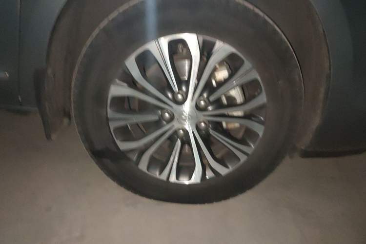 Used Buick GL8 2020 Land Business Class 652T Luxury Model Right Front Wheel Hub