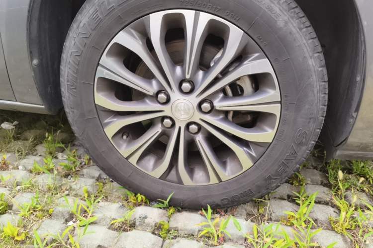 Used Buick GL8 2020 Land Cruiser Executive Class 652T Comfort Model Right Front Wheel Hub