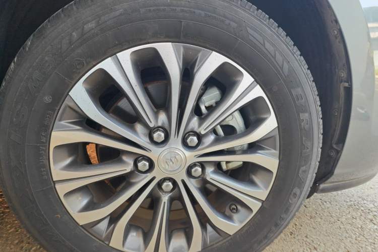 Used Buick GL8 2020 Land Business Class 652T Luxury Model Right Front Wheel Hub