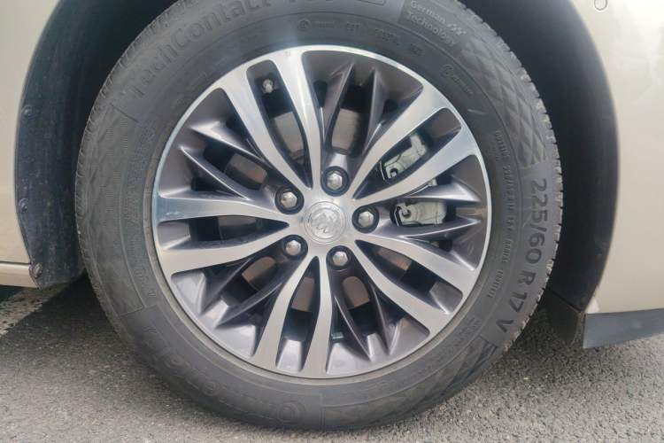 Used Buick GL8 2020 ES Land Cruiser 653T Comfort Edition Right Front Wheel Hub