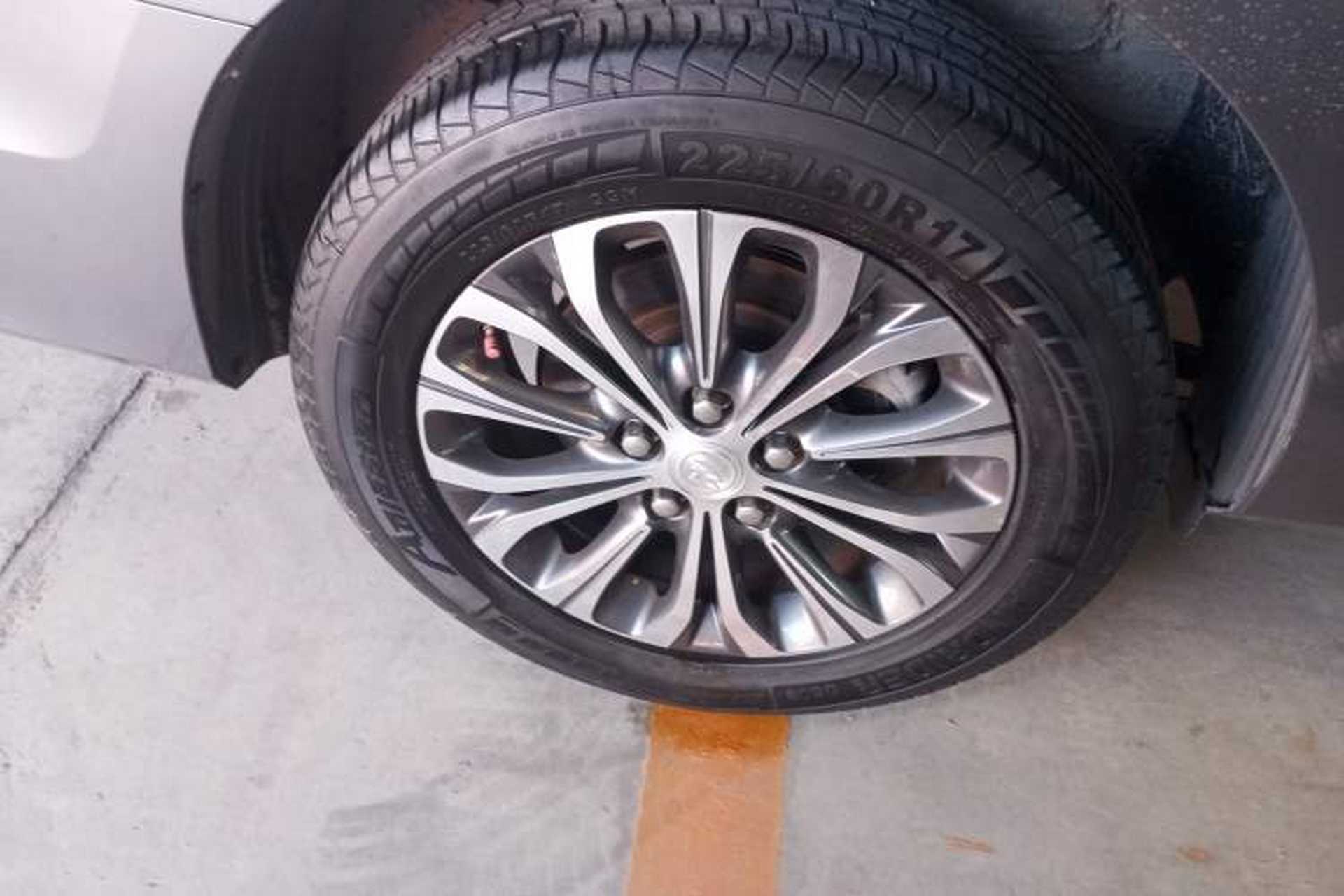 Used Buick GL8 2020 Land Cruiser Executive Class 652T Comfort Model Right Rear Wheel Hub