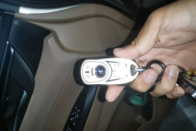Used Buick GL8 2020 ES Land Cruiser 653T Luxury Model Vehicle Key