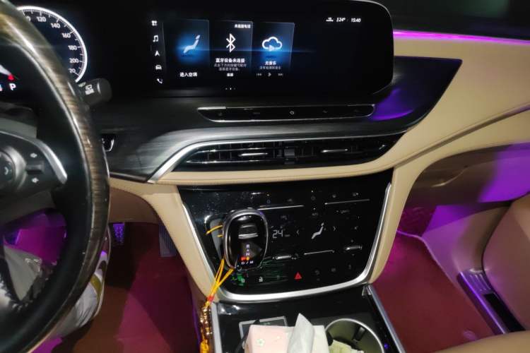 Used Buick GL8 2020 ES Land Cruiser 653T Luxury Edition Audio And AC Panel