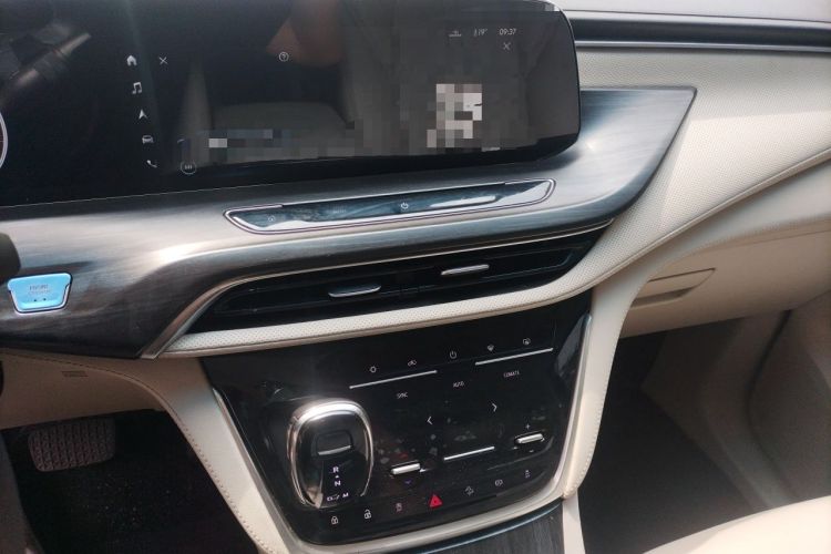 Used Buick GL8 2020 ES Land Cruiser 653T Comfort Edition Audio And AC Panel