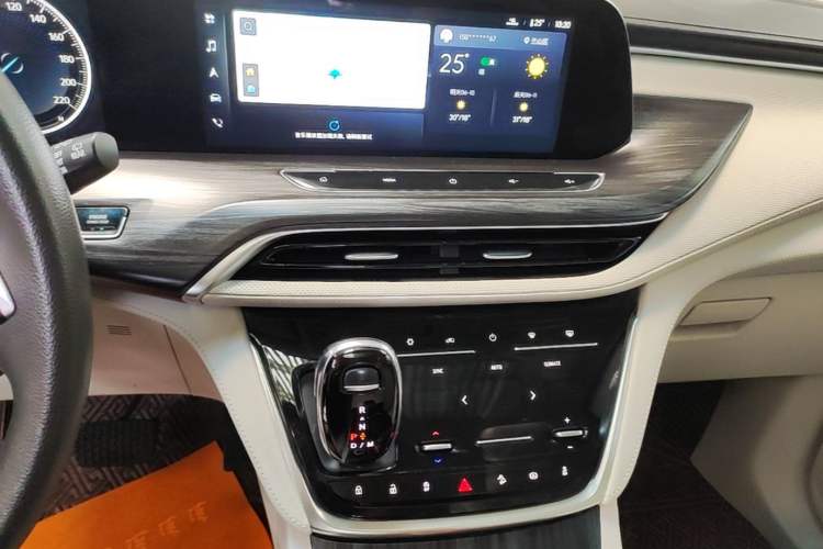 Used Buick GL8 2020 ES Land Cruiser 653T Comfort Edition Audio And AC Panel