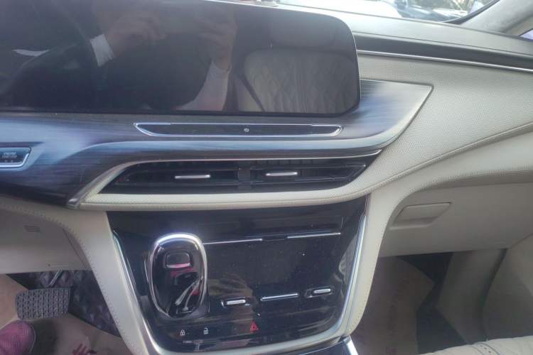 Used Buick GL8 2020 ES Land Cruiser 653T Comfort Edition Audio And AC Panel