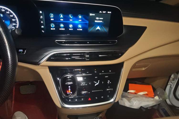 Used Buick GL8 2020 ES Land Cruiser 653T Luxury Edition Audio And AC Panel