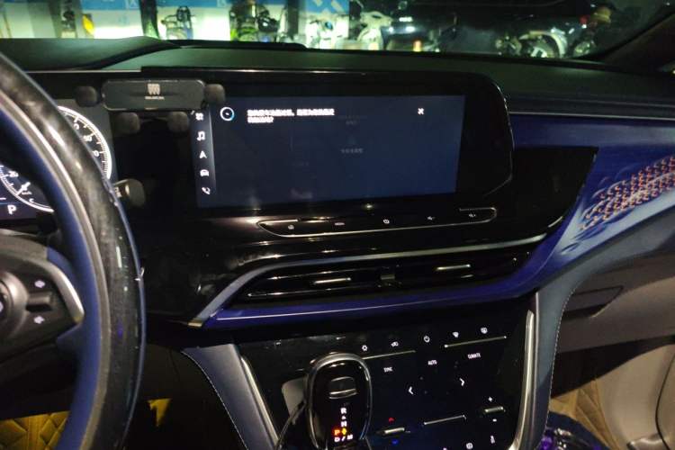 Used Buick GL8 2020 ES Land Cruiser 653T Comfort Edition Audio And AC Panel