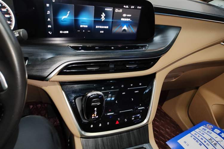 Used Buick GL8 2020 ES Land Cruiser 653T Luxury Edition Audio And AC Panel