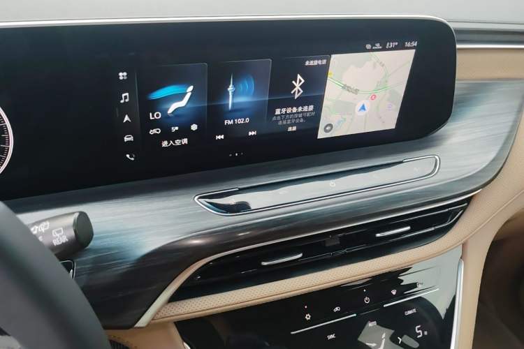 Used Buick GL8 2020 ES Land Cruiser 653T Luxury Edition Audio And AC Panel