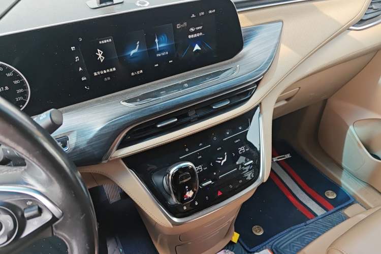 Used Buick GL8 2020 ES Land Cruiser 653T Luxury Model Audio And AC Panel