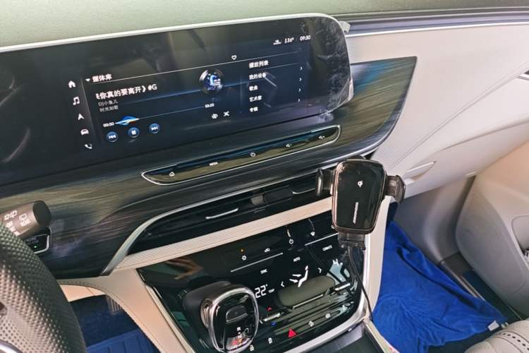 Used Buick GL8 2020 ES Land Cruiser 653T Comfort Edition Audio And AC Panel
