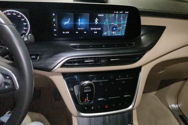 Used Buick GL8 2020 ES Land Cruiser 653T Luxury Model Audio And AC Panel