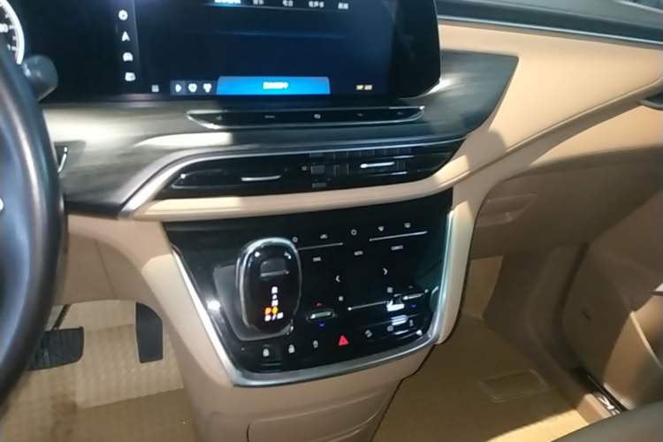 Used Buick GL8 2020 ES Land Cruiser 653T Flagship Model Audio And AC Panel
