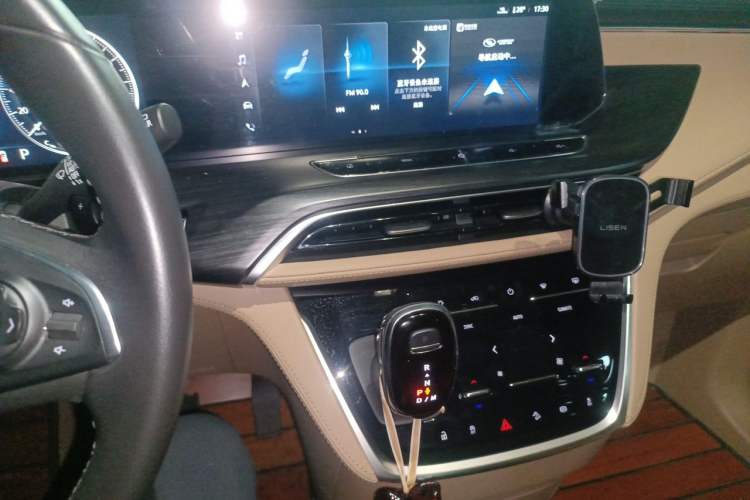 Used Buick GL8 2020 ES Land Cruiser 653T Flagship Model Audio And AC Panel