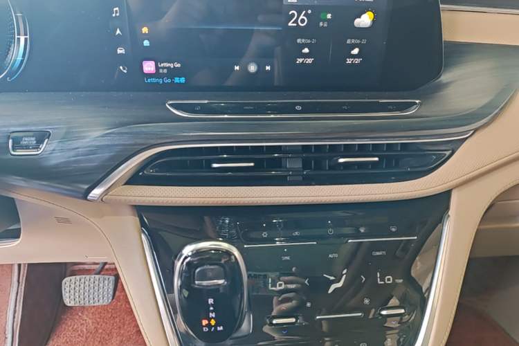 Used Buick GL8 2020 ES Land Cruiser 653T Luxury Model Audio And AC Panel