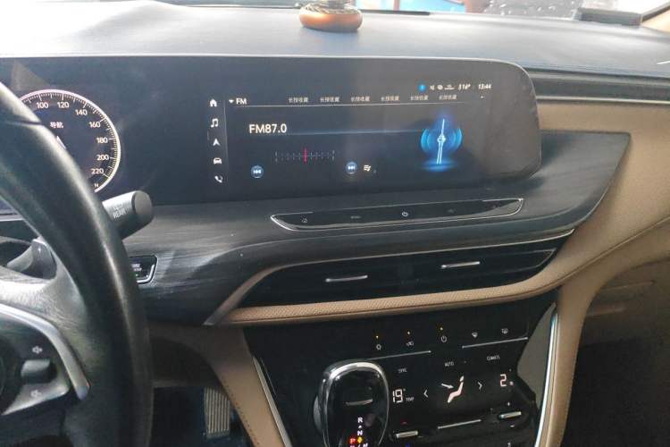 Used Buick GL8 2020 ES Land Cruiser 653T Luxury Edition Audio And AC Panel