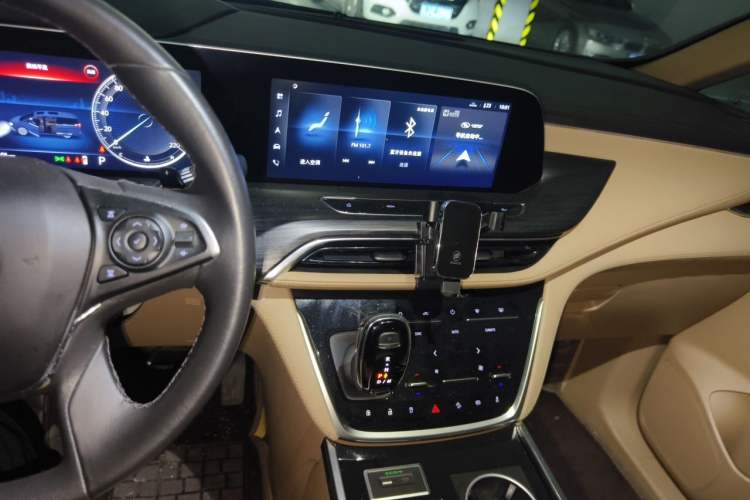 Used Buick GL8 2020 ES Land Cruiser 653T Luxury Model Audio And AC Panel