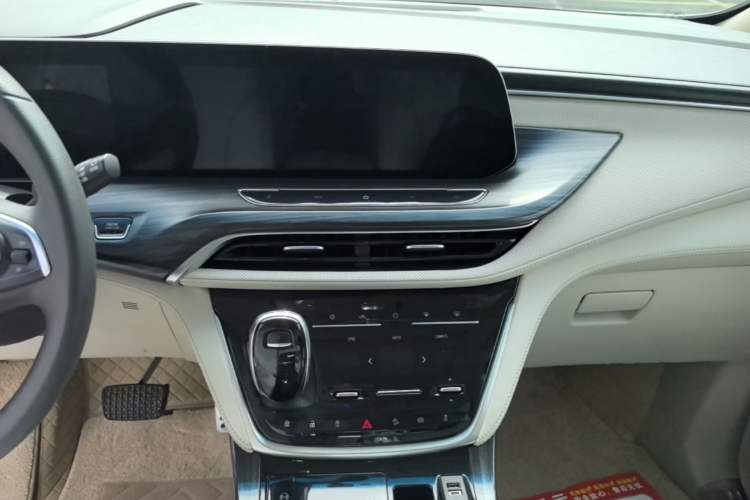 Used Buick GL8 2020 ES Land Cruiser 653T Comfort Edition Audio And AC Panel