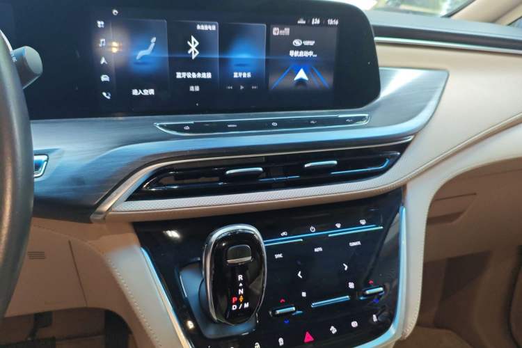 Used Buick GL8 2020 ES Land Cruiser 653T Luxury Model Audio And AC Panel