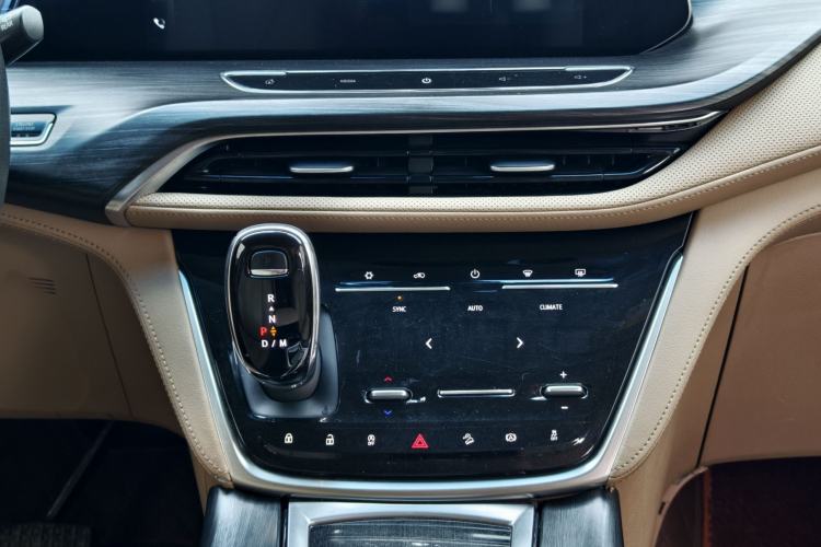 Used Buick GL8 2020 ES Land Cruiser 653T Luxury Edition Audio And AC Panel