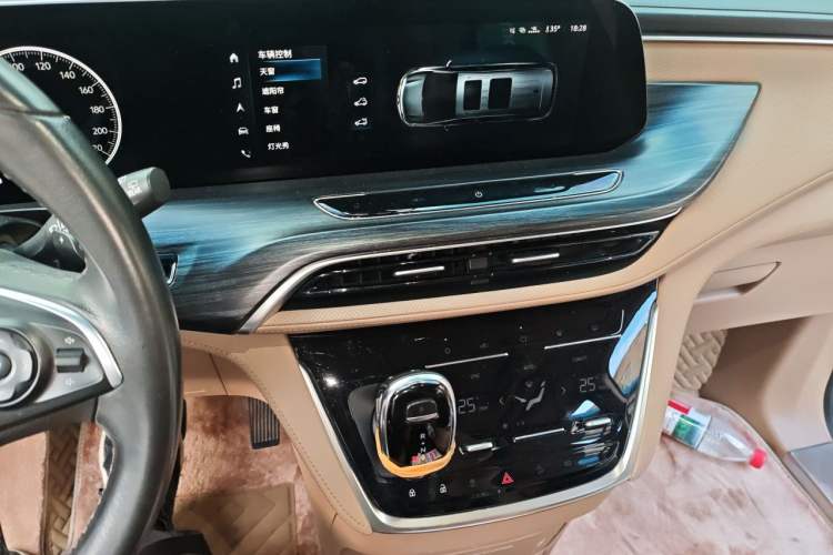 Used Buick GL8 2020 ES Land Cruiser 653T Luxury Model Audio And AC Panel