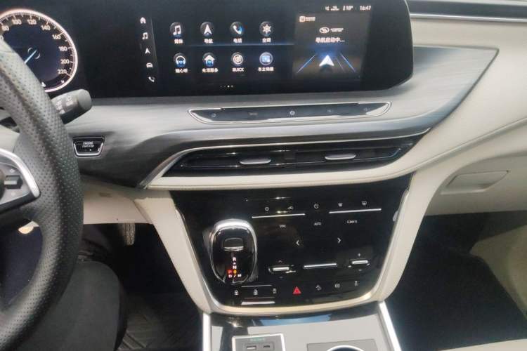 Used Buick GL8 2020 ES Land Cruiser 653T Comfort Edition Audio And AC Panel
