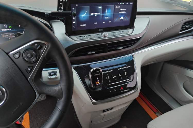 Used Buick GL8 2020 Land Business Class 652T Luxury Model Audio And AC Panel