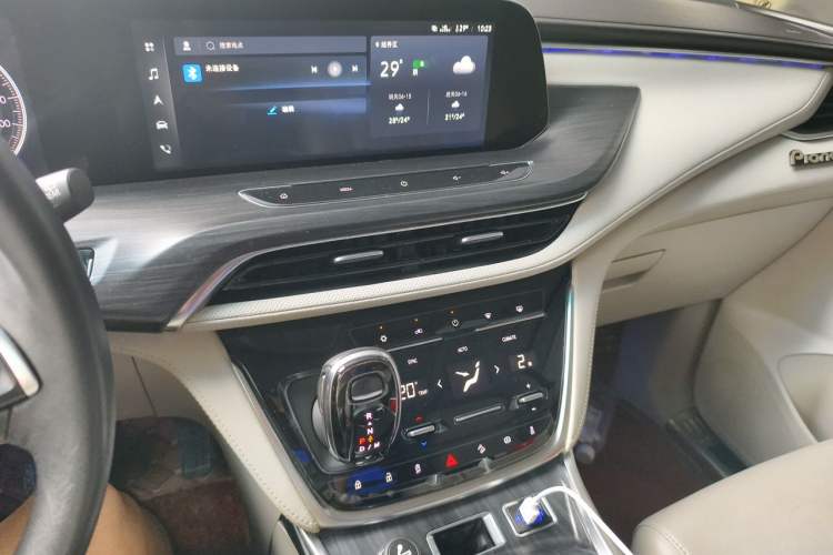 Used Buick GL8 2020 ES Land Cruiser 653T Comfort Edition Audio And AC Panel
