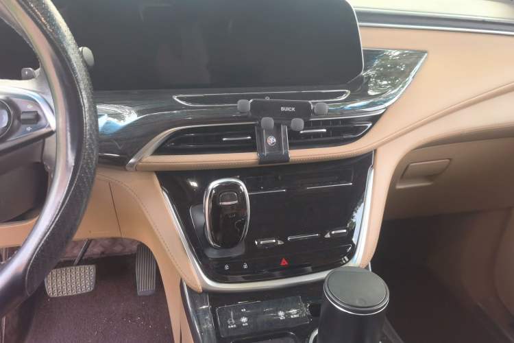 Used Buick GL8 2020 ES Land Cruiser 653T Luxury Edition Audio And AC Panel