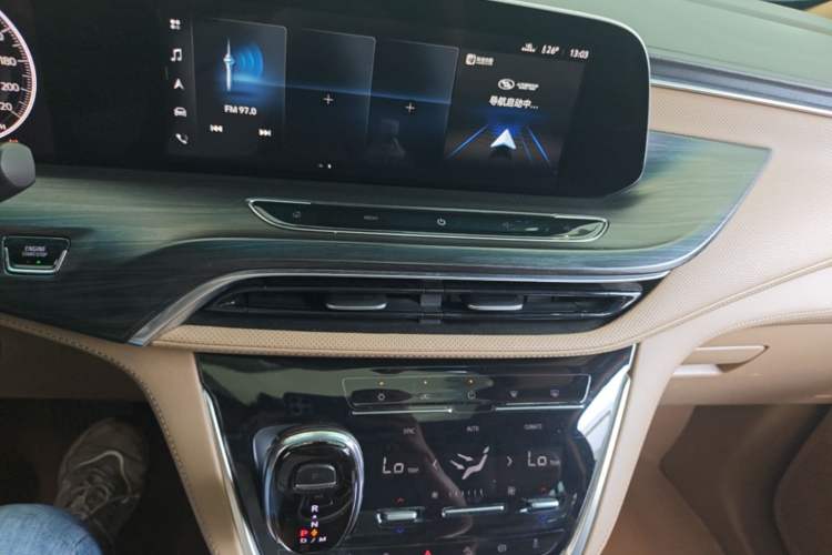 Used Buick GL8 2020 ES Land Cruiser 653T Luxury Model Audio And AC Panel