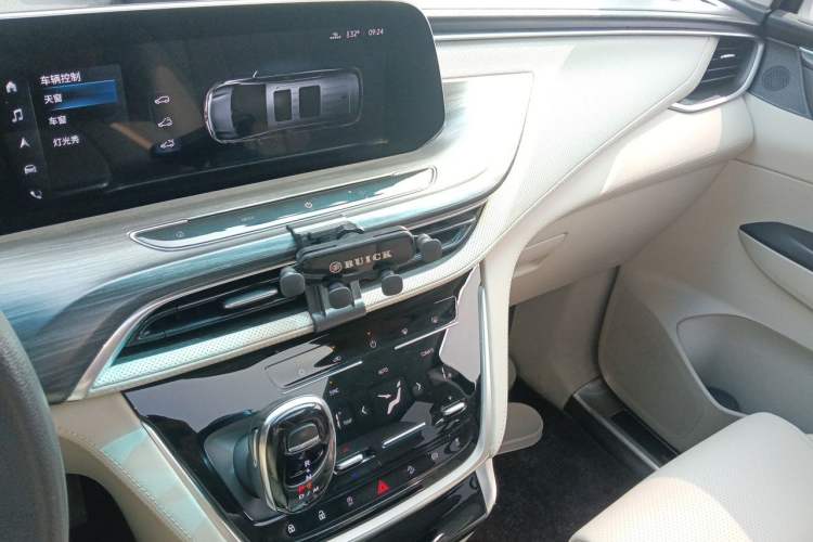 Used Buick GL8 2020 ES Land Cruiser 653T Comfort Edition Audio And AC Panel