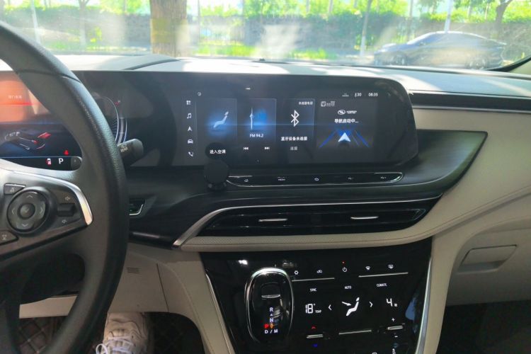 Used Buick GL8 2020 ES Land Cruiser 653T Comfort Edition Audio And AC Panel