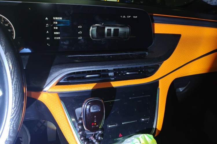 Used Buick GL8 2020 ES Land Cruiser 653T Comfort Edition Audio And AC Panel